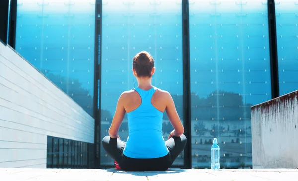 스포티 스포츠웨어 야외에서 스포츠를하는 피트니스 다이어트 건강한 라이프스타일 — 스톡 사진