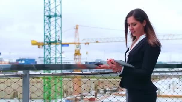 Femme Affaires Confiante Devant Immeuble Bureaux Moderne Concept Entreprise Banque — Video