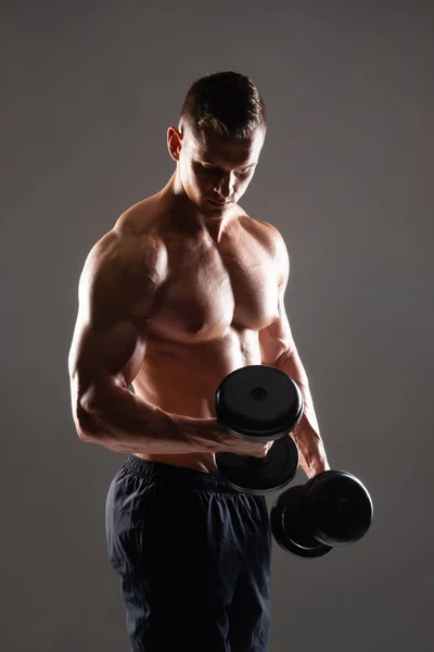 Forte Forma Desportivo Fisiculturista Homem Sobre Fundo Preto Conceito Desporto — Fotografia de Stock