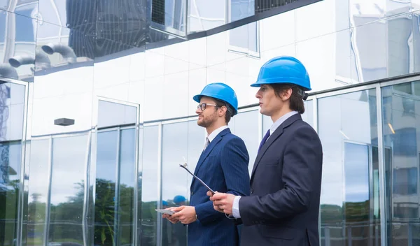 Real Estate Developers Helmets New Office Construction Confident Business Men — Stock Photo, Image