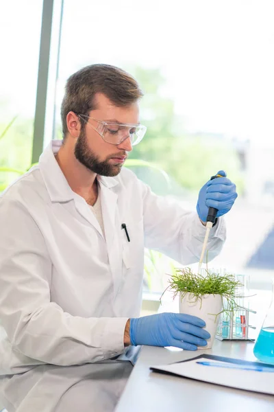 Cientista Trabalhar Laboratório Médico Fazer Pesquisa Microbiológica Ferramentas Laboratório Microscópio — Fotografia de Stock