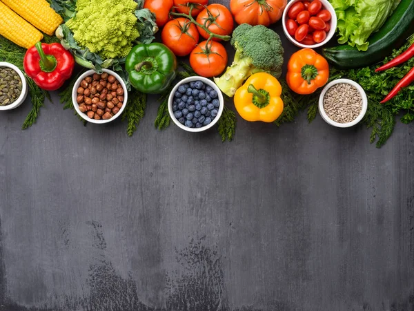 Hälsosamma Matingredienser Färska Grönsaker Frukt Och Supermat Näring Kost Veganskt — Stockfoto