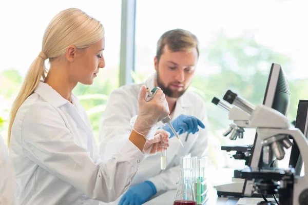 Scientist Students Working Lab Doctor Teaching Interns Make Analyzing Research — Stock Photo, Image