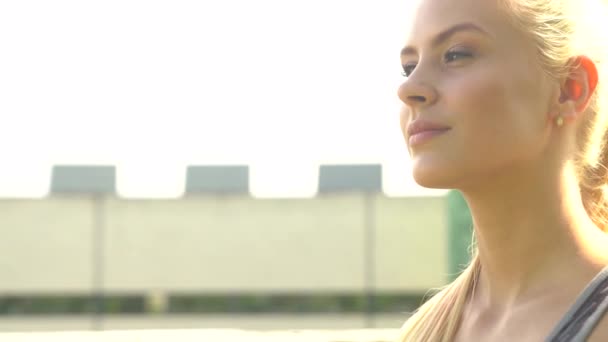 Jeune Fille Blonde Attirante Sportive Portrait Extérieur Concept Soins Santé — Video