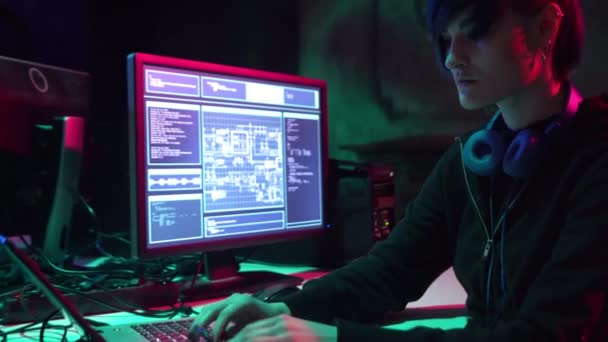 Hackers Maken Cryptogeld Fraude Met Behulp Van Virus Software Computer — Stockvideo