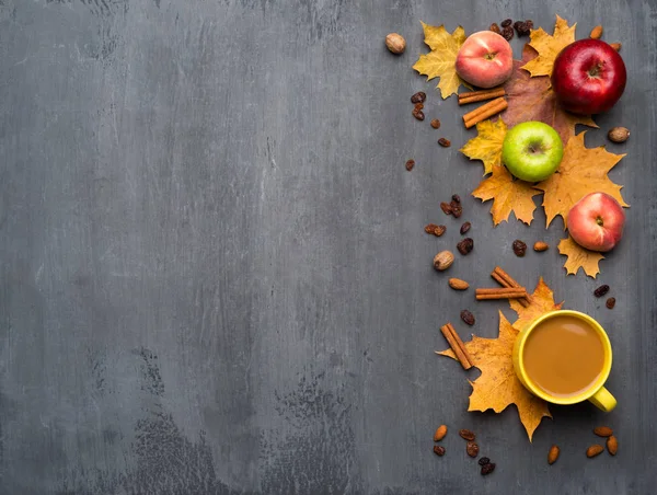 Saisonaler Herbst Hintergrund Rahmen Aus Bunten Ahornblättern Pfirsichen Mandeln Zimt — Stockfoto