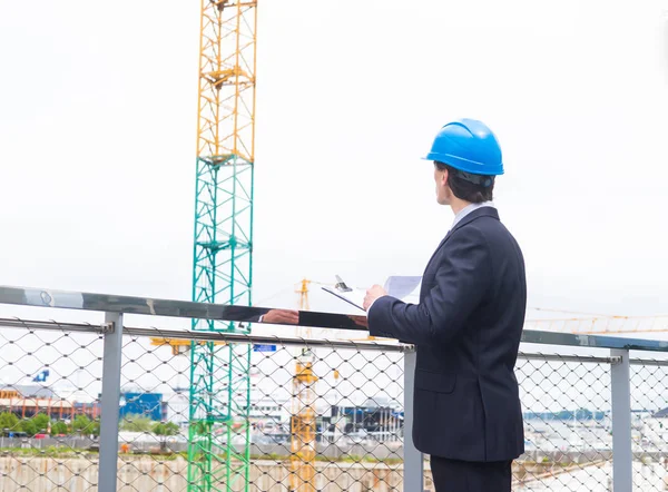 Real estate developer in helmet. New office construction. Confident business men or architect in front of office building. — Stock Photo, Image