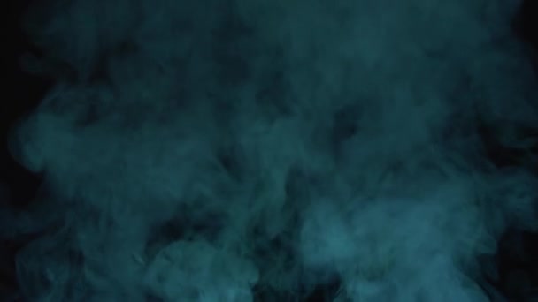 Struttura del fumo su sfondo nero vuoto — Video Stock