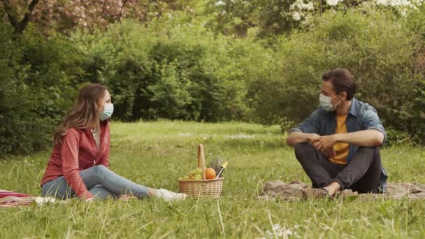 Coronavirus Kilitleme Krizi Sırasında Lişkiler Arkadaşlık Aşk Kavramı Sosyal Uzaklık — Stok video