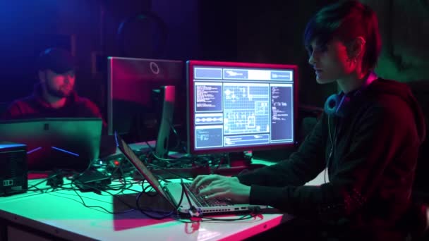 Hackers Maken Cryptogeld Fraude Met Behulp Van Virus Software Computer — Stockvideo