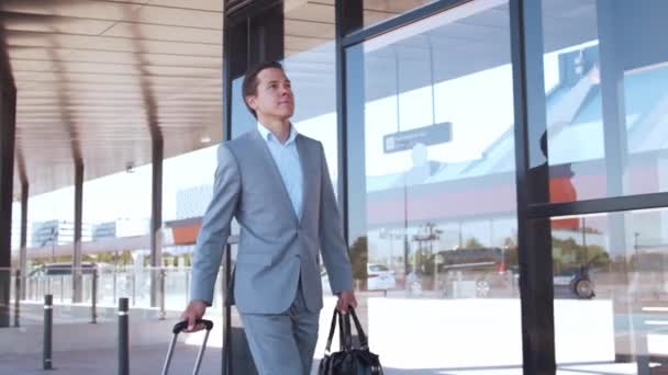 Elegant Businessman Walking Suitcase Airport Young Mail Entrepreneur Formalwear Business — Stock Video