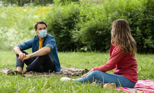 Das Paar Hatte Sich Während Der Coronavirus Krise Kennengelernt Mann — Stockfoto