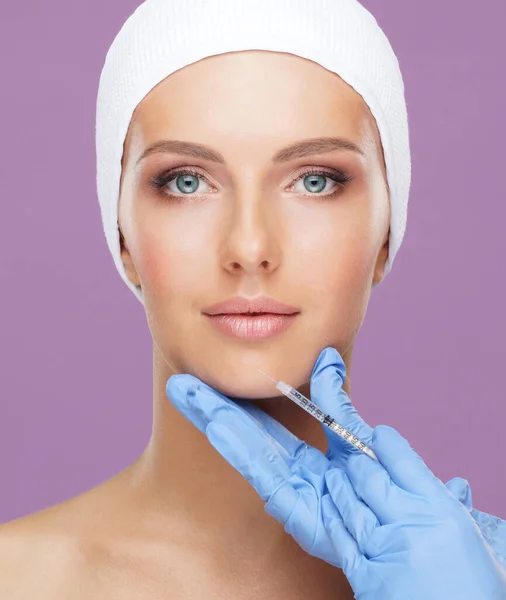 Doctor Injecting Beautiful Face Young Woman Plastic Surgery Skin Lifting — Stock Photo, Image