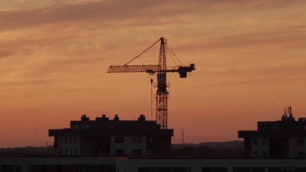 Grue Construction Dans Une Lumière Vive Coucher Soleil Fond Ciel — Video