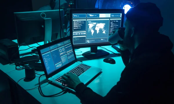 Hackare Som Gör Kryptovaluta Bedrägeri Med Hjälp Virusprogram Och Datorgränssnitt — Stockfoto