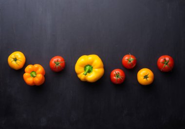 Sağlıklı yiyecekler: taze sebzeler, meyveler ve süper yiyecekler. Somut arkaplan