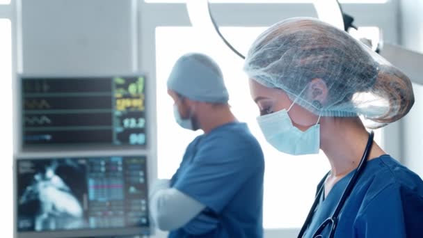 Médicos Profissionais Que Trabalham Medicina Emergência Retrato Cirurgião Enfermeira Máscaras — Vídeo de Stock