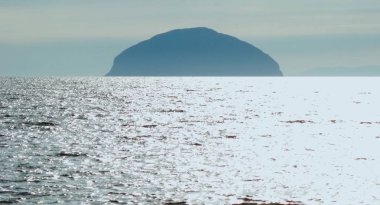 Ailsa Craig, Paddy's kilometre taşı-Girvan görüntülendi