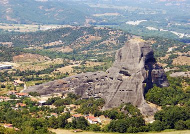 Güzel manzaralı çarpıcı dağlar ve kayalar Meteora, Yunanistan