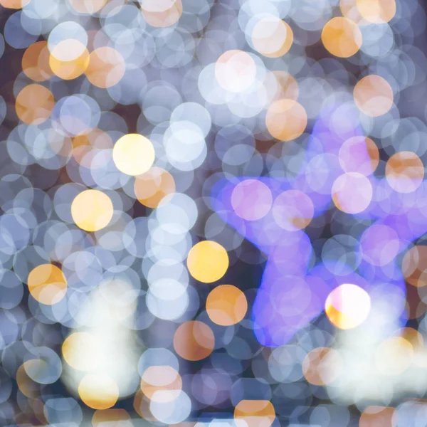 Abstrakte Nacht Urlaub Hintergrund Mit Defokussierten Weihnachtsbeleuchtung Und Bokeh Sternenform — Stockfoto