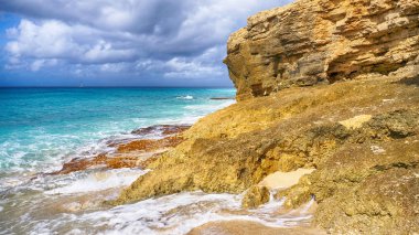 Cupecoy Plajı, Sint Maarten - Saint Martin. Karayip adası