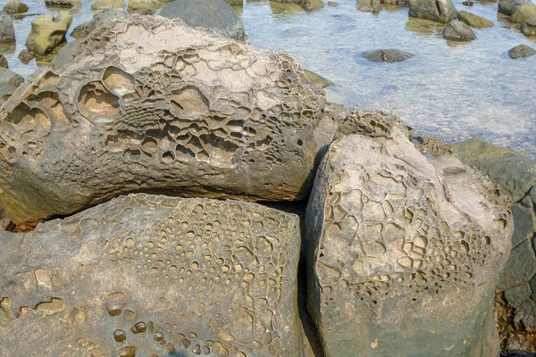 泰国库德岛的有洞的岩石 — 图库照片