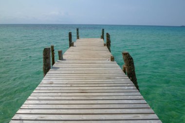 Ahşap köprü Ao Ngam Kho Tayland Koh Kood Island üzerinde