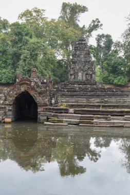 Ada tapınak Preah Neak Poan Angkor Kamboçya tarih itibariyle görünümünü