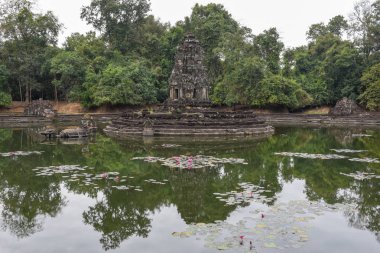 Ada tapınak Preah Neak Poan Angkor Kamboçya tarih itibariyle görünümünü