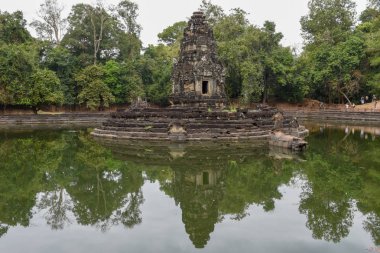 Angkor - Kamboçya - 11 Ocak 2018: ada tapınak Preah Neak Poan Angkor Kamboçya tarih itibariyle görünümünü
