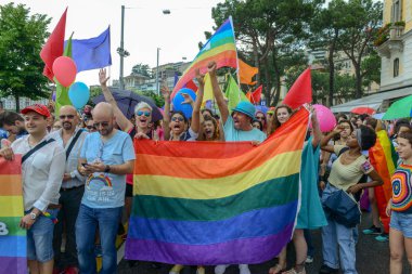 Lugano, İsviçre - 2 Haziran 2018: Gay ve Lezbiyenler Lugano Gay gurur geçit töreninde İsviçre üzerinde yürüme