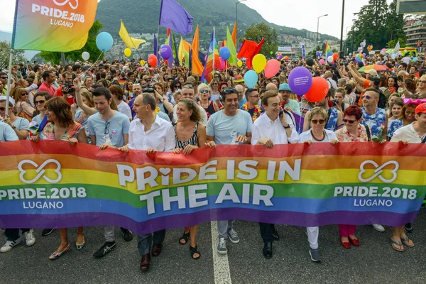 Lugano Suiza Junio 2018 Gays Lesbianas Caminando Desfile Del Orgullo —  Fotos de Stock