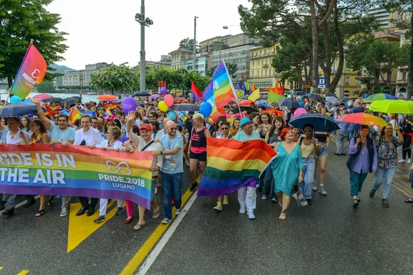 Lugano Suiza Junio 2018 Gays Lesbianas Caminando Desfile Del Orgullo —  Fotos de Stock