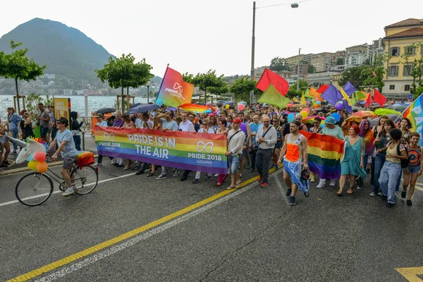 Lugano Suiza Junio 2018 Gays Lesbianas Caminando Desfile Del Orgullo —  Fotos de Stock