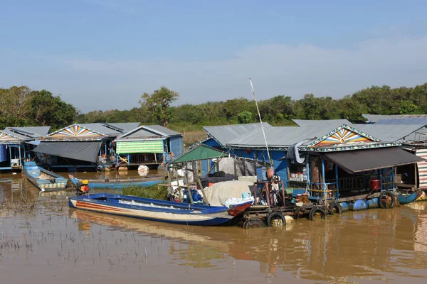 Λίμνη Τονλέ Sap Καμπότζη Ιανουαρίου 2018 Χωριό Επιπλέουν Στο Νερό — Φωτογραφία Αρχείου