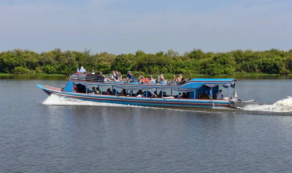 Λίμνη Τονλέ Sap Καμπότζη Ιανουαρίου 2018 Τουριστικό Σκάφος Πλοήγηση Έναν — Φωτογραφία Αρχείου