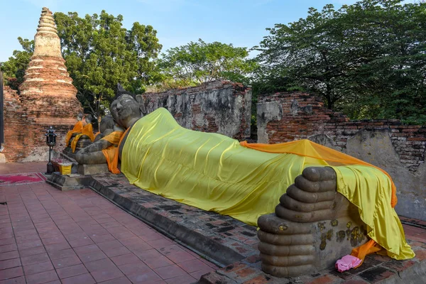 Liggande Buddhastaty Vad Phanan Choeng Templet Ayutthaya Thailand — Stockfoto