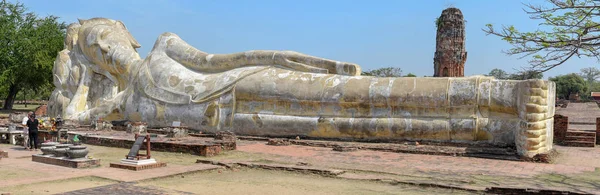 Ayutthaya Tajlandia Stycznia 2018 Modlących Się Przed Leżącej Buddy Ayutthaya — Zdjęcie stockowe