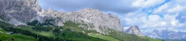 Güzel yaz dağ görünümünde Sella grubunun Dolomites, İtalya