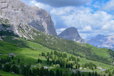 Güzel yaz dağ görünümünde Sella grubunun Dolomites, İtalya