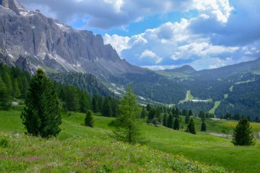 Güzel yaz dağ görünümünde Sella grubunun Dolomites, İtalya