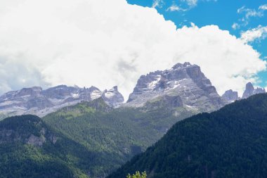 İtalya Dolomites Brenta grup dağlarının görünümü