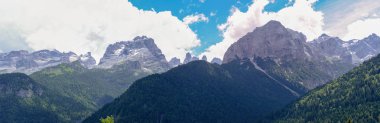 İtalya Dolomites Brenta grup dağlarının görünümü