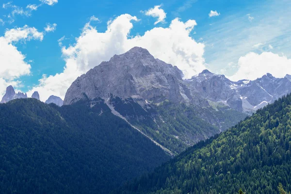 İtalya Dolomites Brenta grup dağlarının görünümü