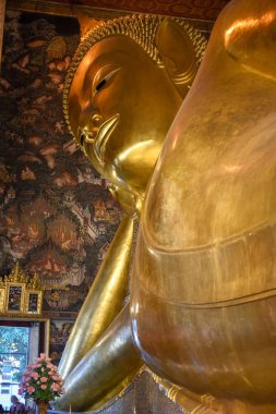 Bangkok, Tayland - 7 Ocak 2018: büyük altın uzanmış Wat Pho Buddha Tapınağı Bangkok, Tayland.