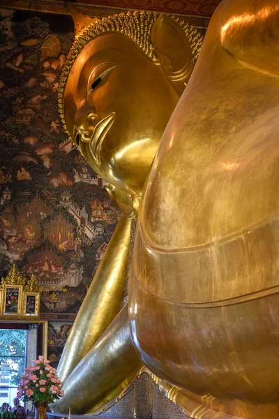 Бангкок Таиланд Января 2018 Года Большой Золотой Лежащий Будда Храма — стоковое фото