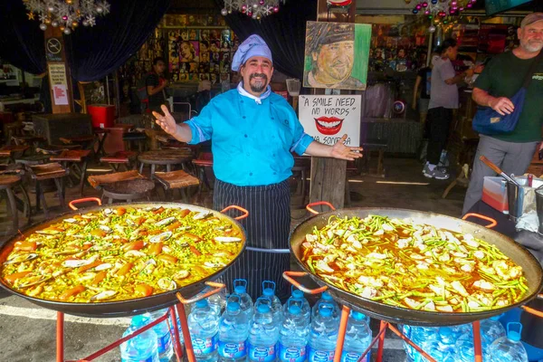 バンコク タイ王国 2018 タイのバンコクの街でパエリアの大鍋の料理 — ストック写真