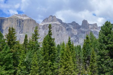 Plattkofel ve Langkofel dağ aralıkları Dolomites İtalya
