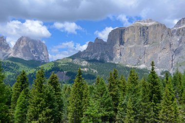 Plattkofel ve Langkofel dağ aralıkları Dolomites İtalya