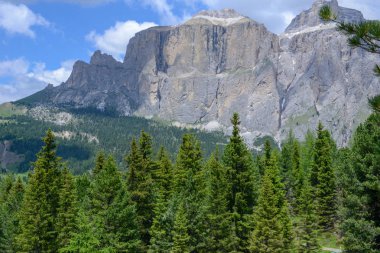 Plattkofel ve Langkofel dağ aralıkları Dolomites İtalya